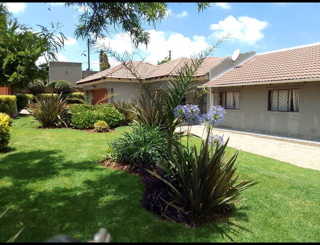 3 BEDROOM FREEHOLD TO LET IN COSMO CITY